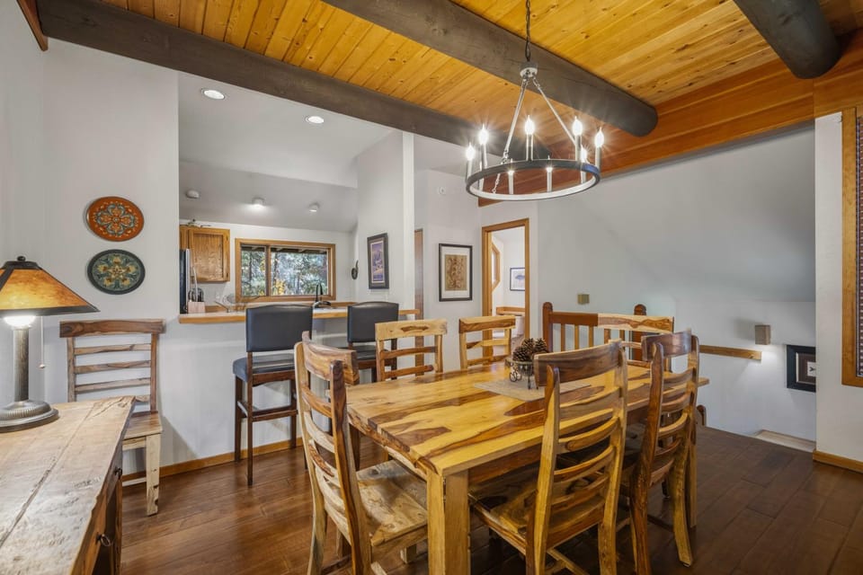 Day, Seating area, Dining area, furniture