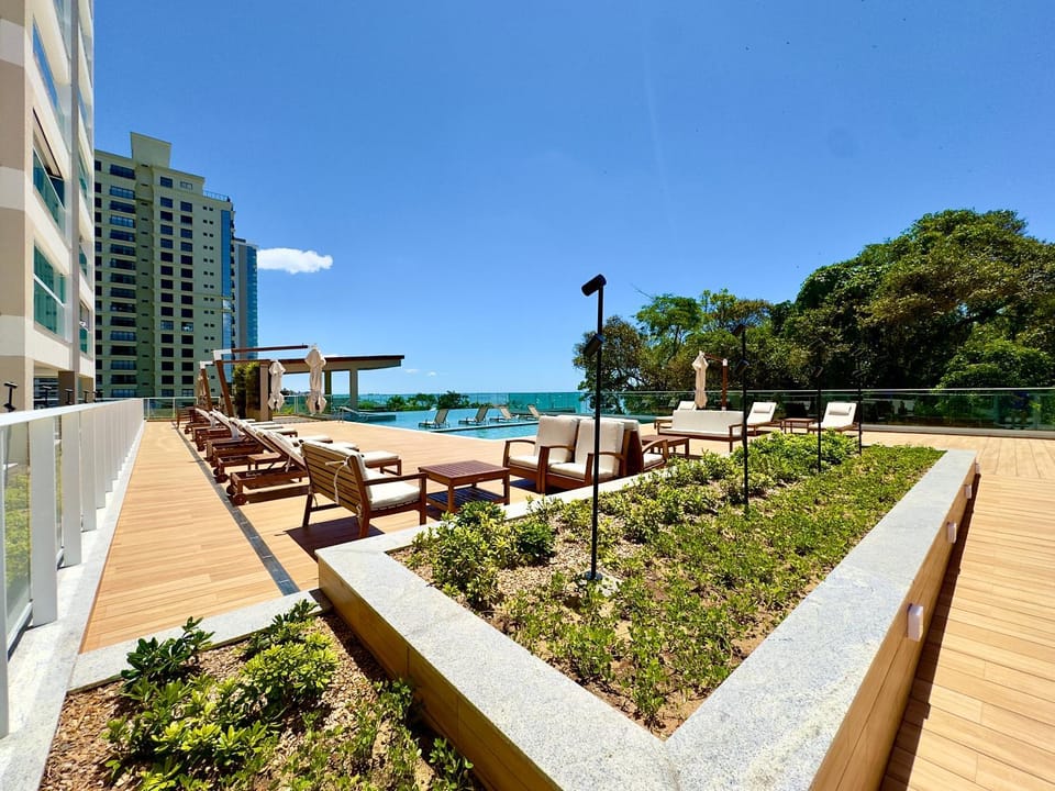 Swimming pool, sunbed