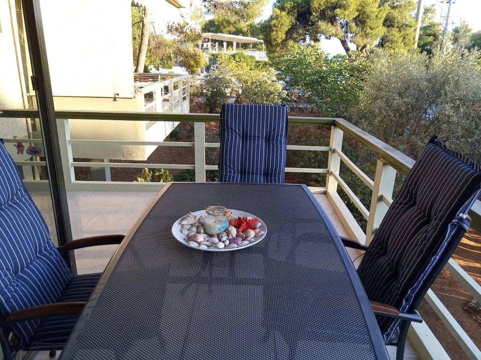 New!! 2 DBRM apartment with large balcony near the sea!! Apartment in Vouliagmeni