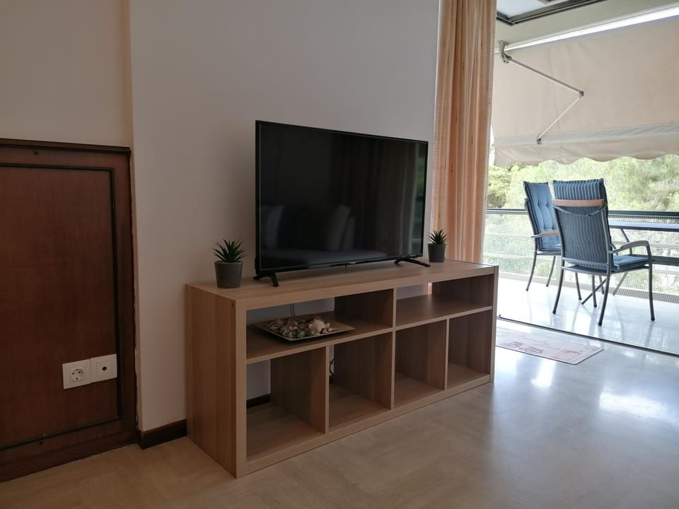 New!! 2 DBRM apartment with large balcony near the sea!! Apartment in Vouliagmeni