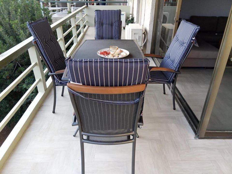 New!! 2 DBRM apartment with large balcony near the sea!! Apartment in Vouliagmeni