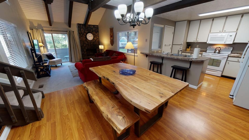 64 Tennis Village Apartment in Sunriver