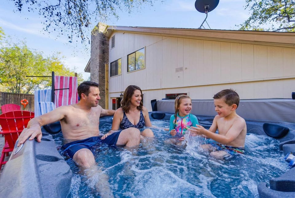 Cowboy Ridge 4BR Spacious Retreat Sleeps 13 House in San Antonio