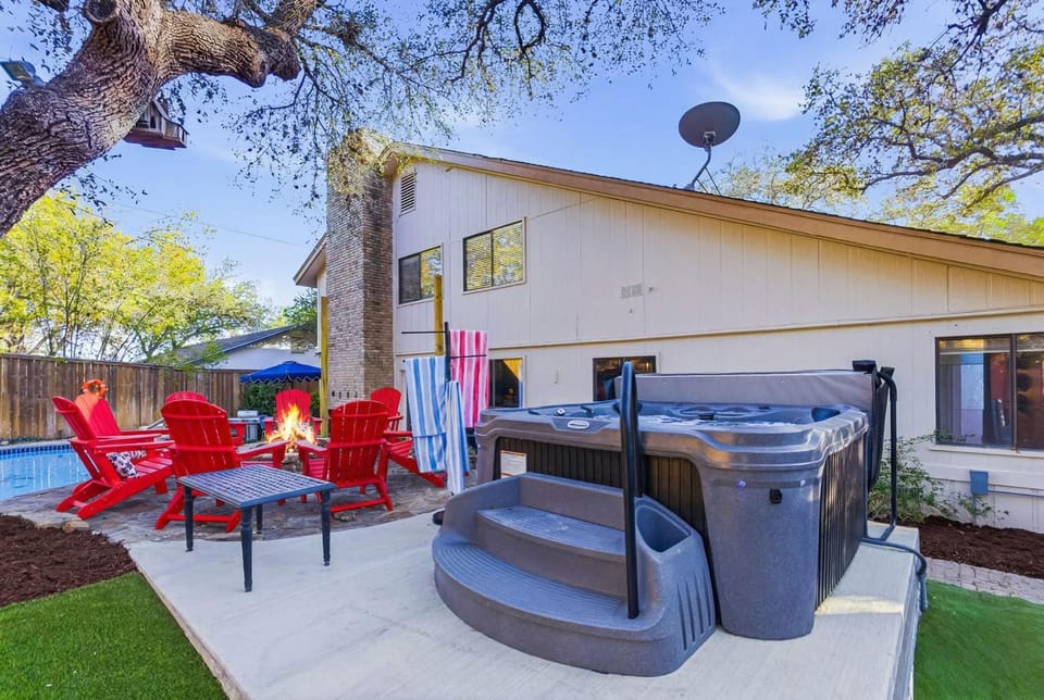 Cowboy Ridge 4BR Spacious Retreat Sleeps 13 House in San Antonio