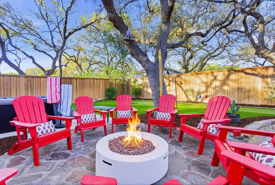 Cowboy Ridge 4BR Spacious Retreat Sleeps 13 House in San Antonio