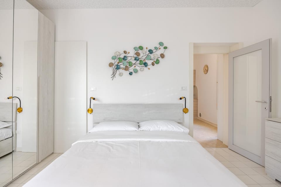 Bed, Decorative detail, Bedroom