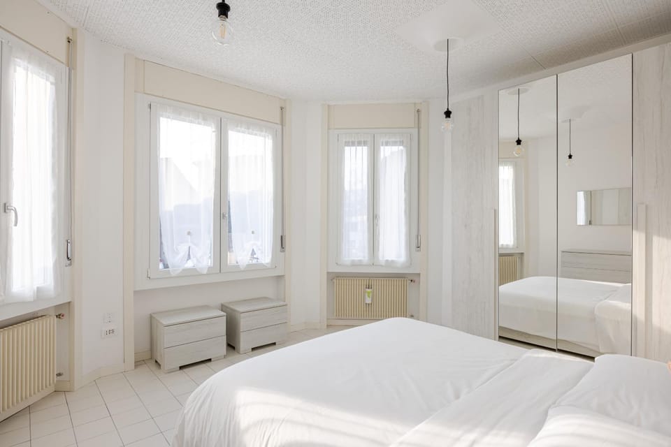 Bedroom, heating, wardrobe
