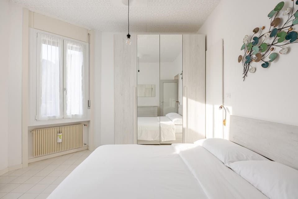 Bedroom, wardrobe