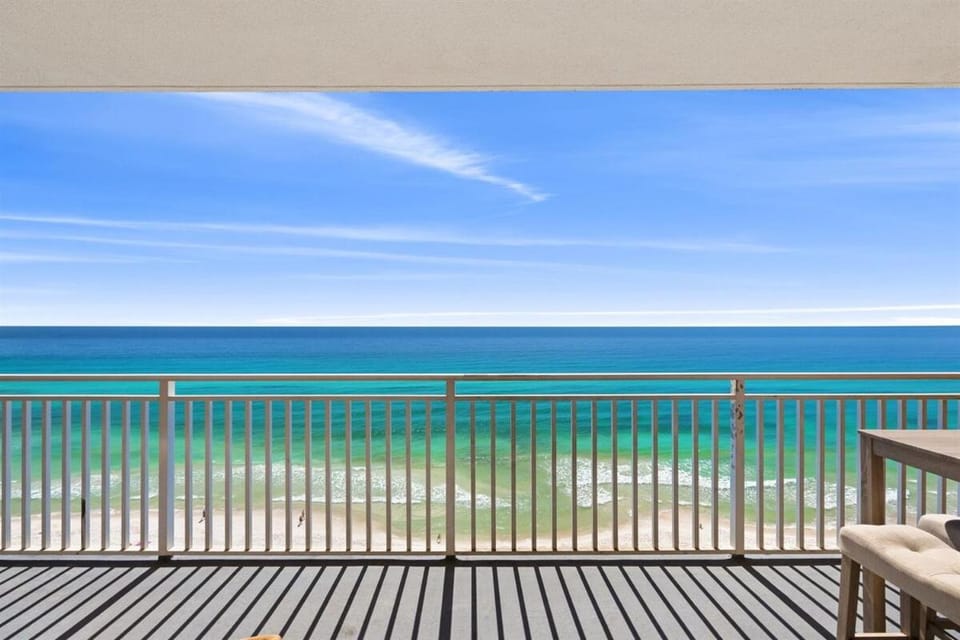 Coral Cowboy Gulf Front Splash Resort Apartment in Panama City Beach