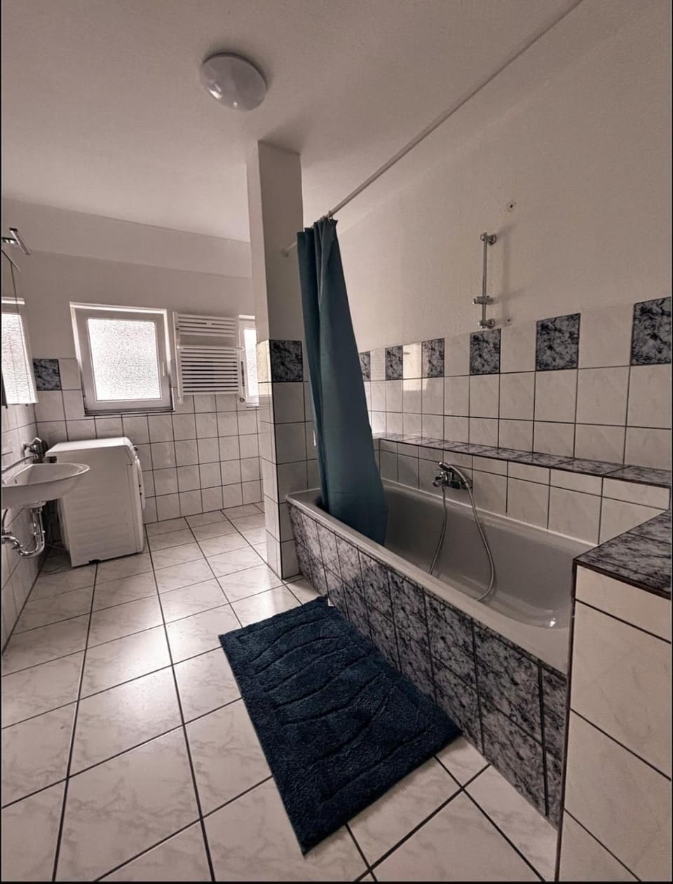 Spacious Flat , 4 Beds, Kitchen , Central , Messe Apartment in Hanover
