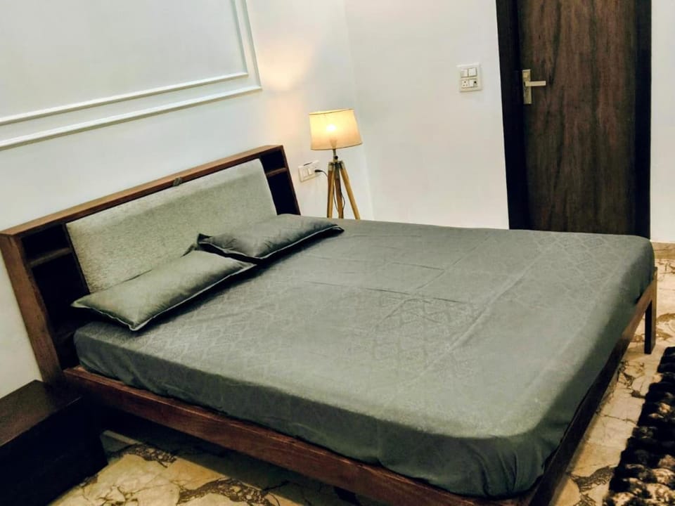 Premium 3bhk Inn Dwarka Apartment in Delhi