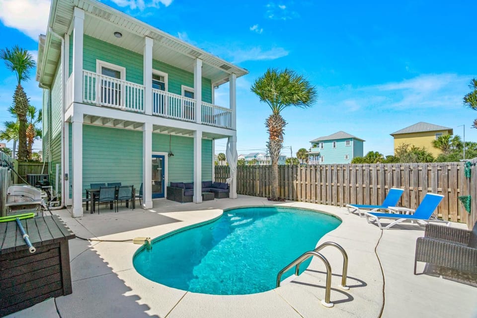 Balcony/Terrace, Pool view, Swimming pool, sunbed