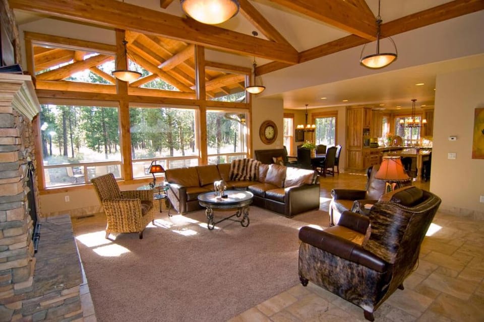 56640 Sunstone Loop House in Oregon