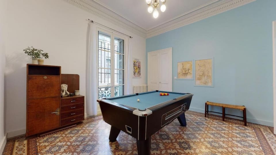 Charming residence Downtown Pool & Billiards Villa in Nimes