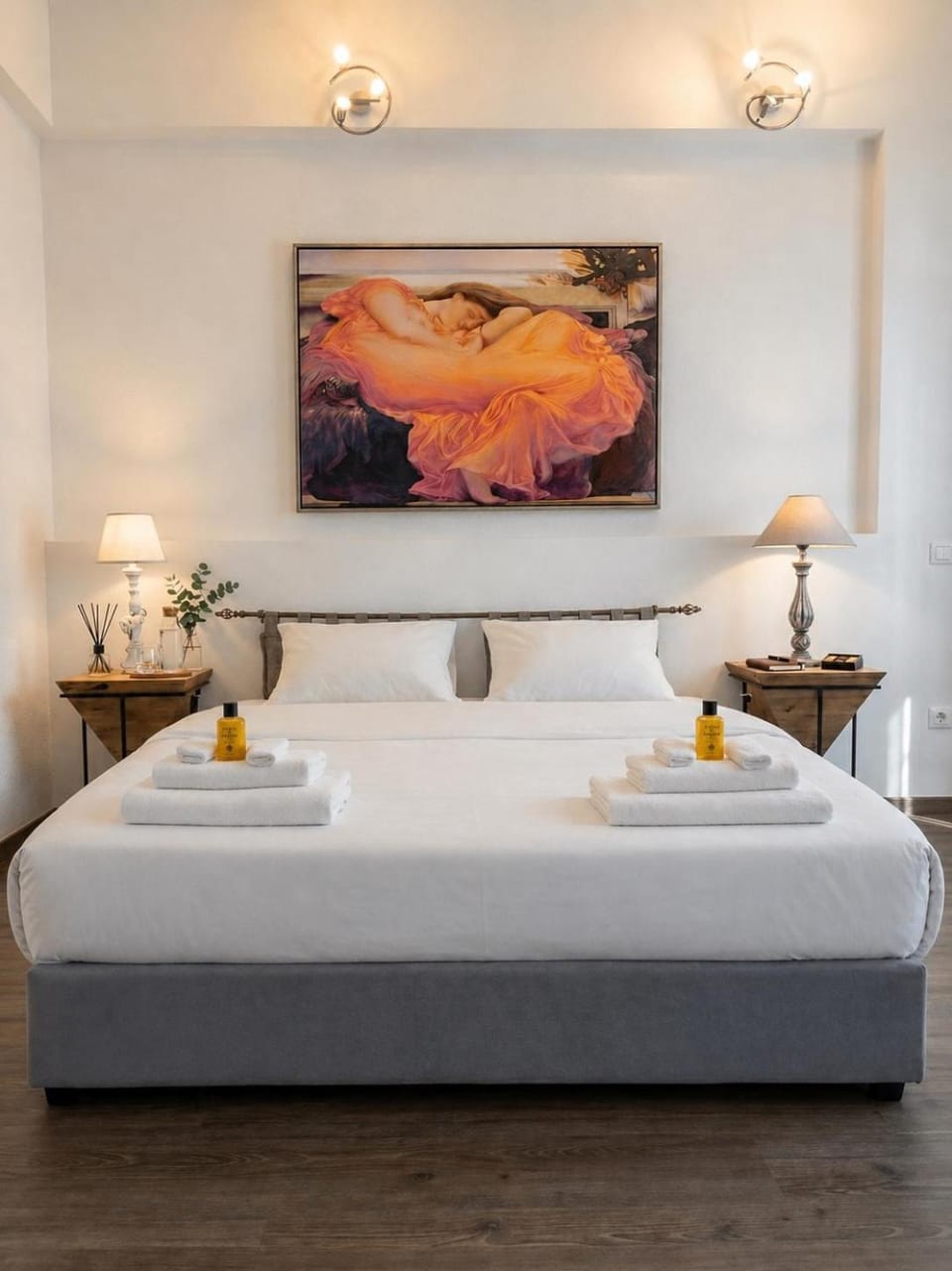 Bed, Photo of the whole room, Decorative detail, Bedroom