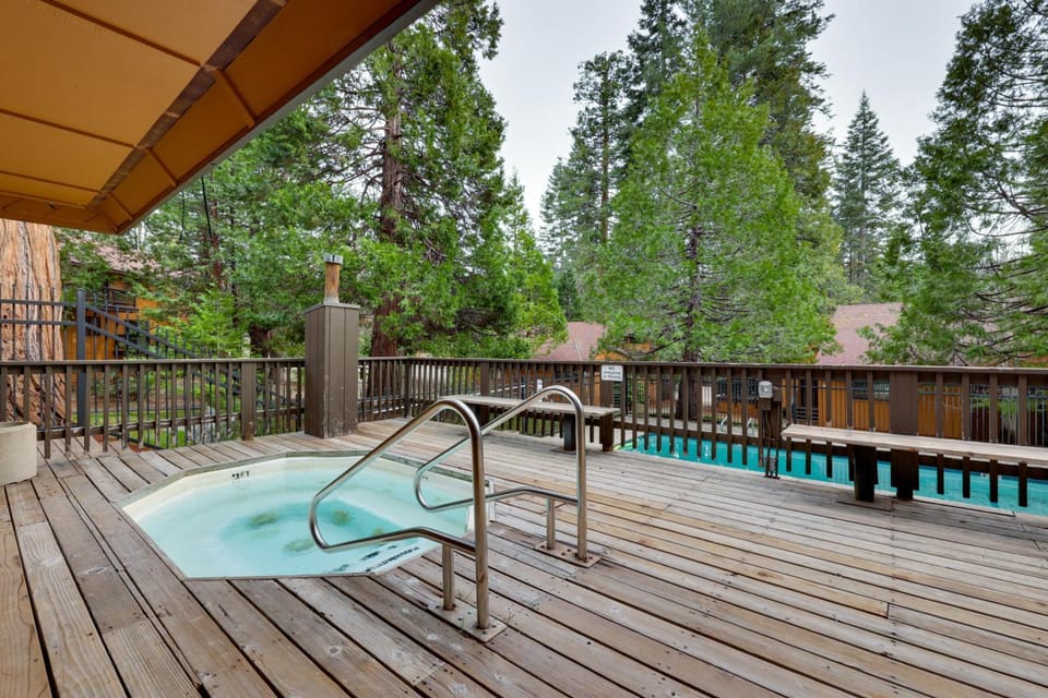 1 Mi to Shaver Lake! Family & Couples Condo House in Shaver Lake