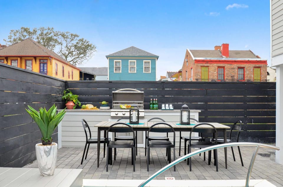 2 Unit Combo 12BR Near French Quarter House in Warehouse District
