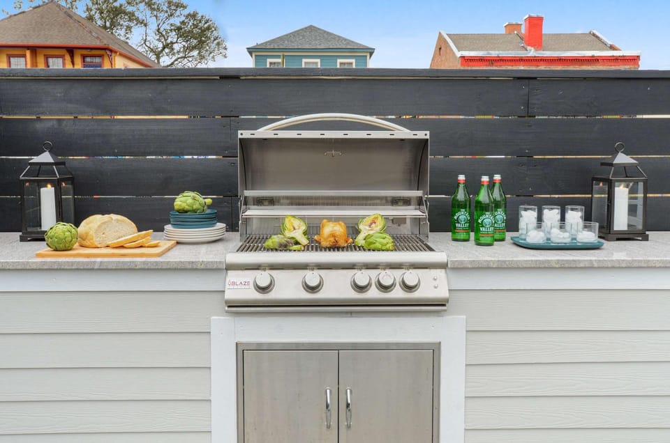 Luxe 19BR Combo & Private Backyard with Pool House in Warehouse District