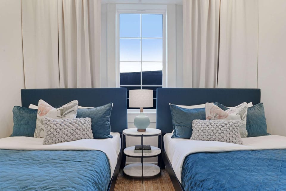 Luxe 19BR Combo & Private Backyard with Pool House in Warehouse District