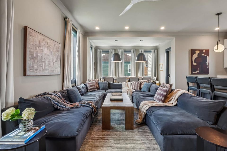 7BR City Condo & Pool Access Near CBD House in Warehouse District