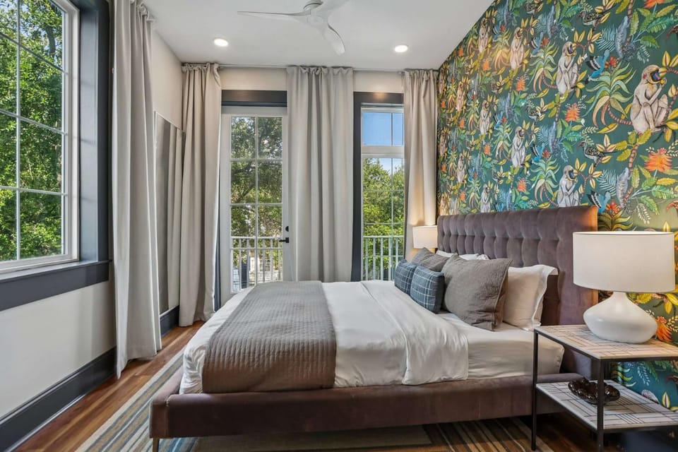 7BR City Condo & Pool Access Near CBD House in Warehouse District