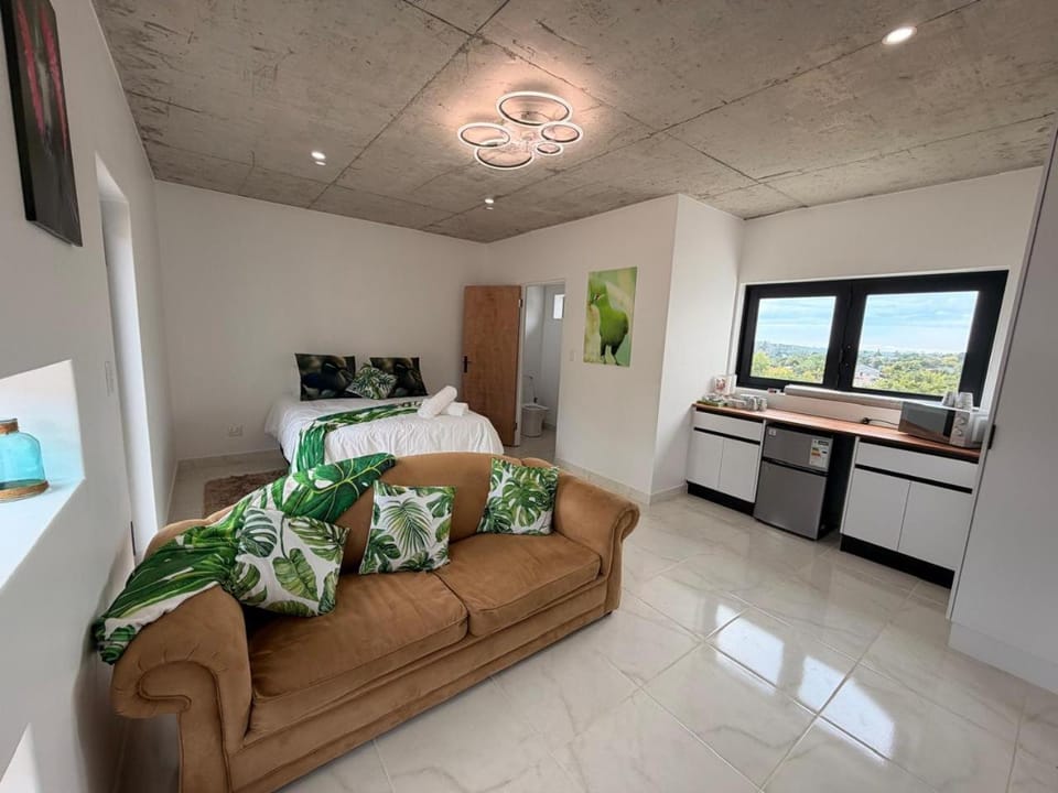 Kitchen or kitchenette, Living room, Seating area