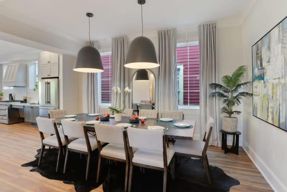 Luxe Sunlit Home Heated Pool & Near CBD House in Warehouse District