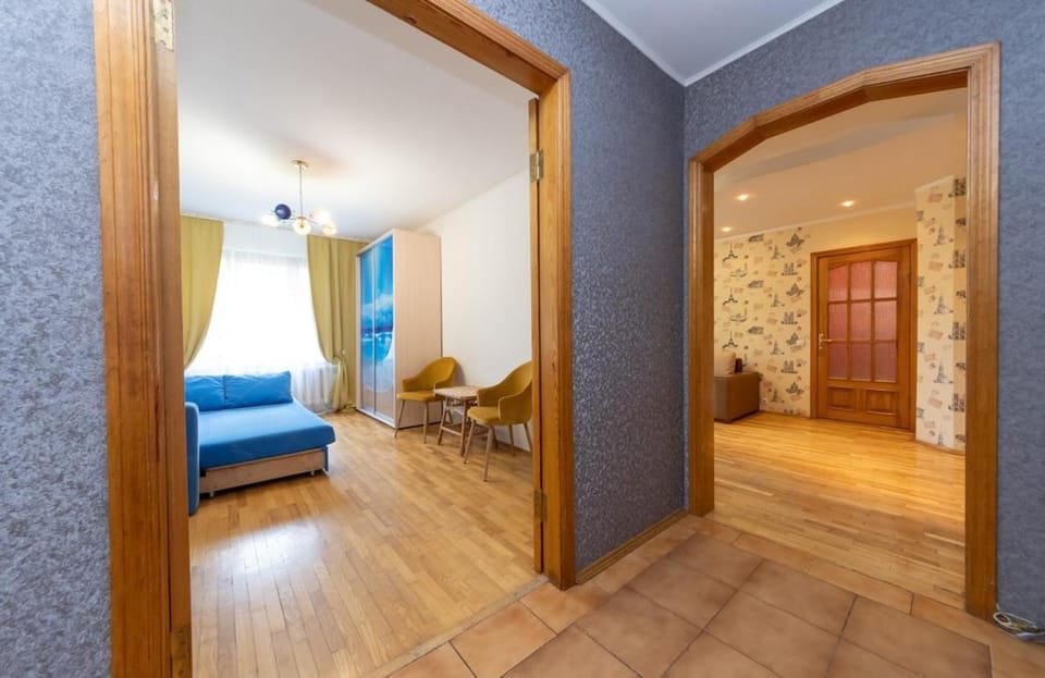 Three-room apartment, Osokorki 18084 Apartment in Kiev City - Kyiv