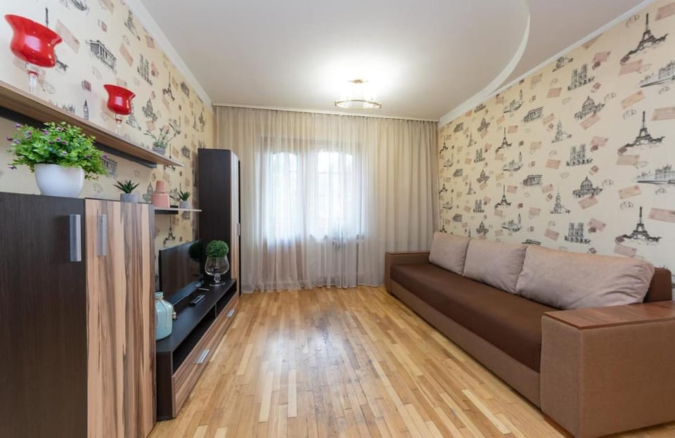 Three-room apartment, Osokorki 18084 Apartment in Kiev City - Kyiv