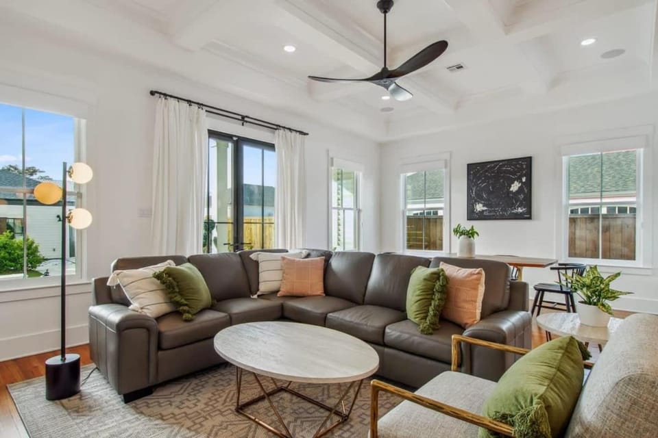 Deluxe Modern Home Heated Pool & Game Room House in Ninth Ward