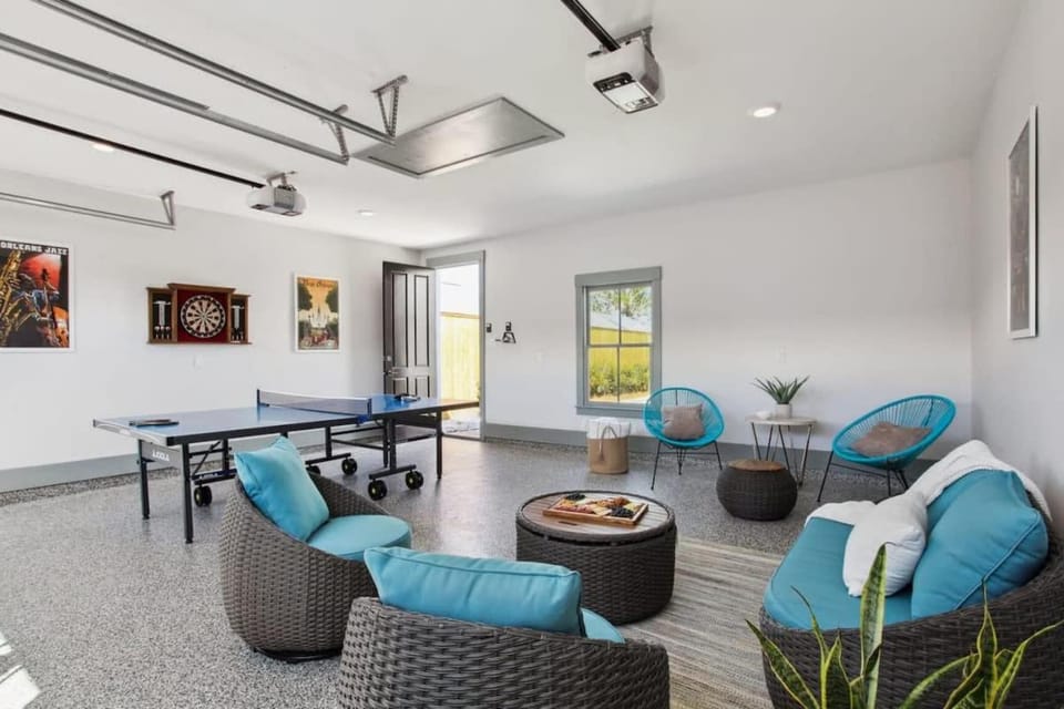 Deluxe Modern Home Heated Pool & Game Room House in Ninth Ward