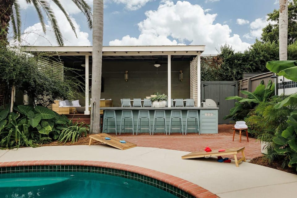 Historic Luxurious Inn Heated Pool & Spa House in Warehouse District