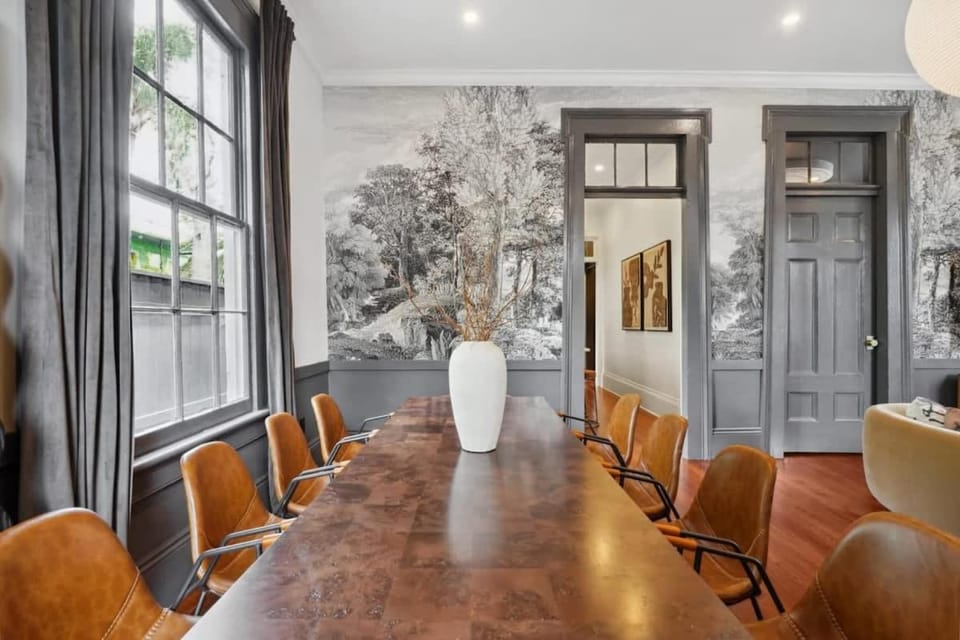 5 Bedroom Designer Home on Magazine Pool & Spa House in Warehouse District