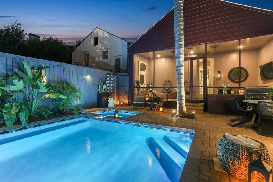 5 Bedroom Designer Home on Magazine Pool & Spa House in Warehouse District