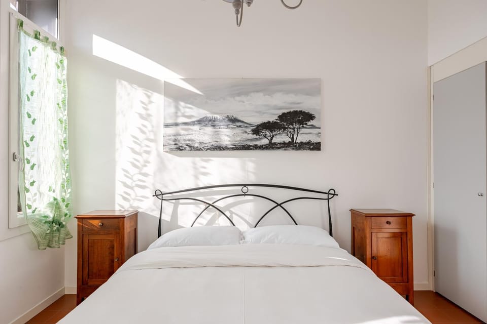Bed, Photo of the whole room, Bedroom, flat iron