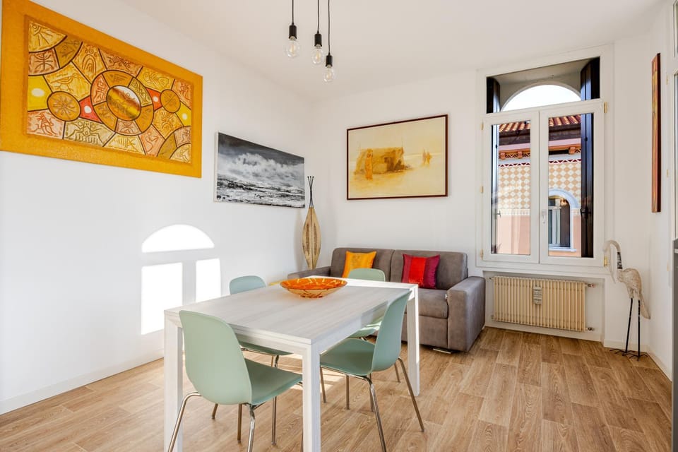 Bed, Living room, Seating area, Dining area