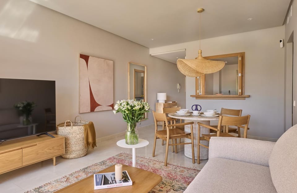 Living room, Dining area
