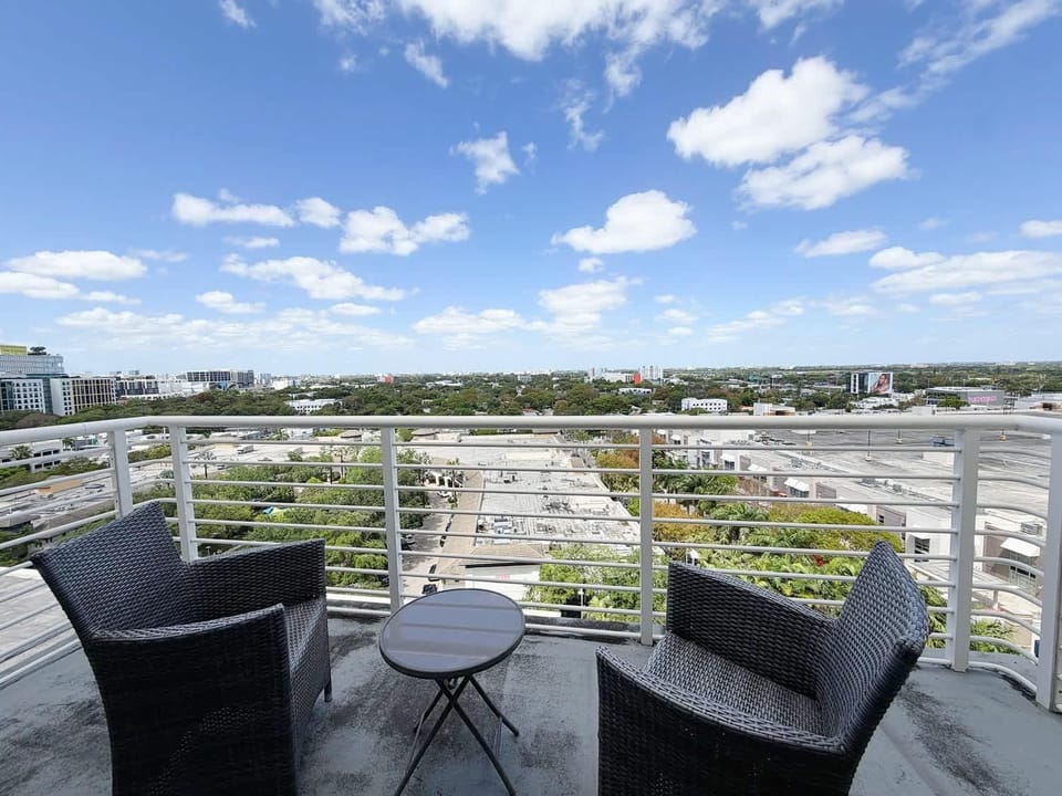 View (from property/room), Balcony/Terrace, City view