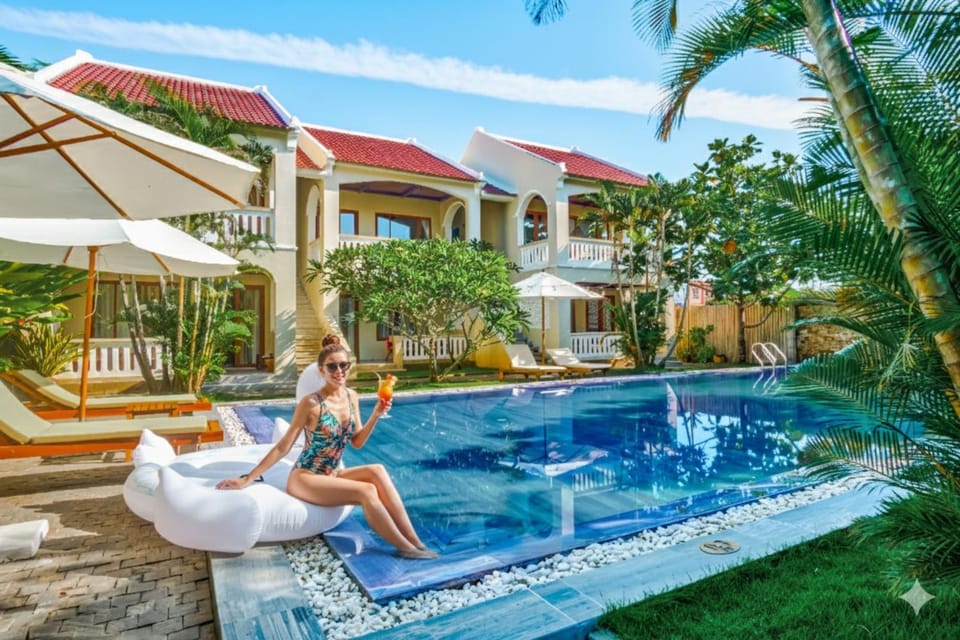 Garden, Seating area, Guests, Pool view, Swimming pool, sunbed