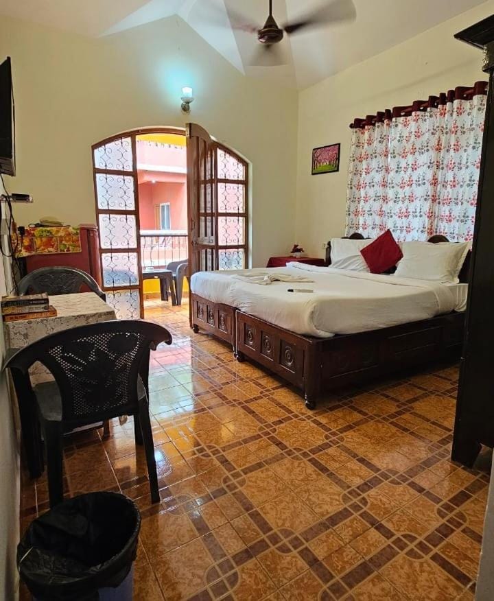 Flobestian's Seafront Villa Bed and Breakfast in Candolim