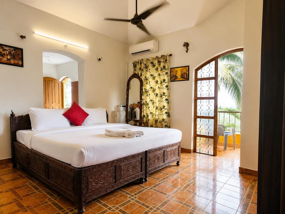 Bed, Photo of the whole room, Bedroom, air conditioner