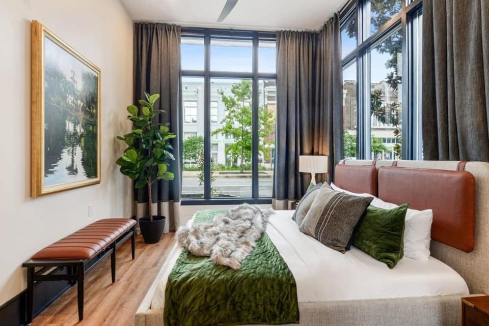 Spacious NOLA Combo 2 Units & Shared Pool House in Warehouse District