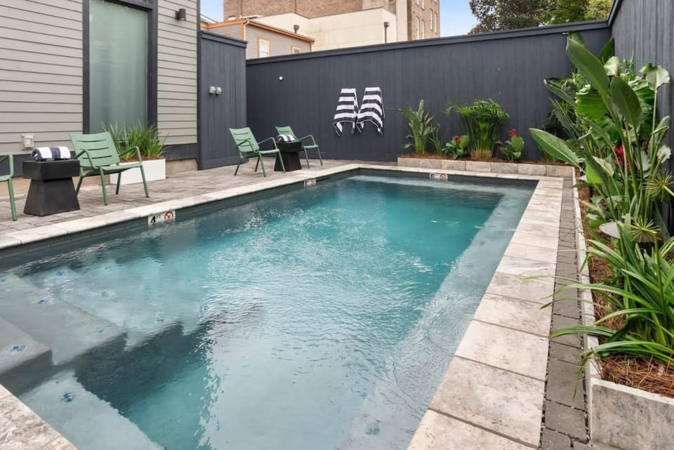 Spacious NOLA Combo 2 Units & Shared Pool House in Warehouse District