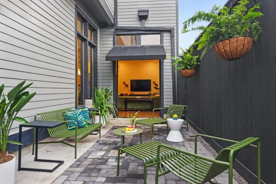 Spacious NOLA Combo 2 Units & Shared Pool House in Warehouse District