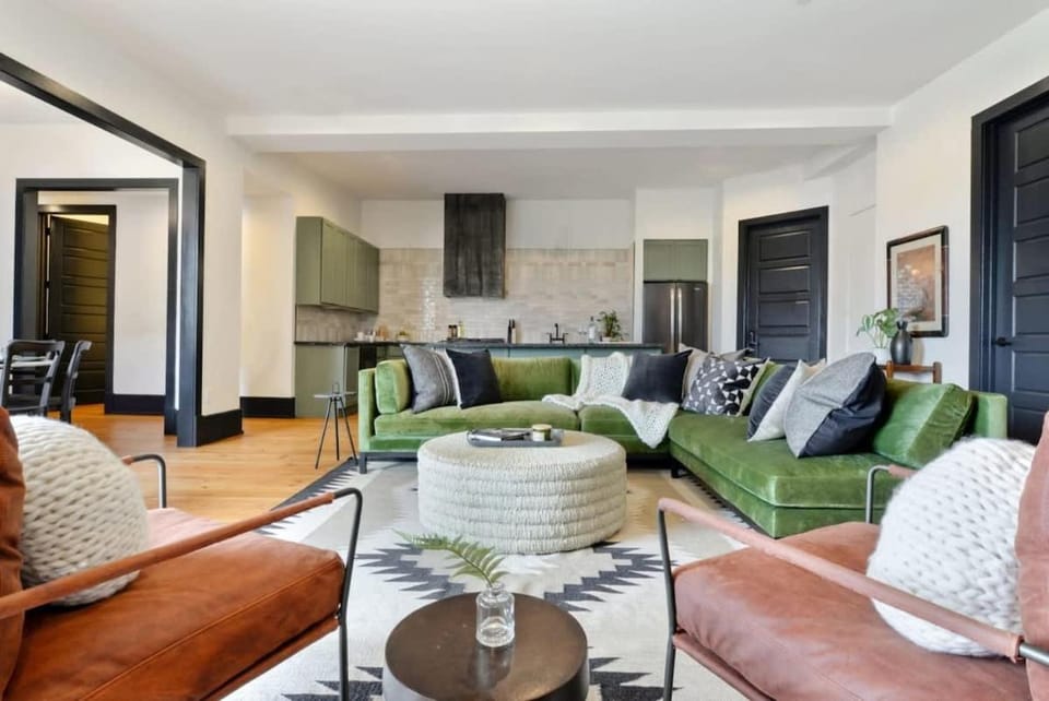 Private Heated Pool 3 Luxury Residences House in Warehouse District