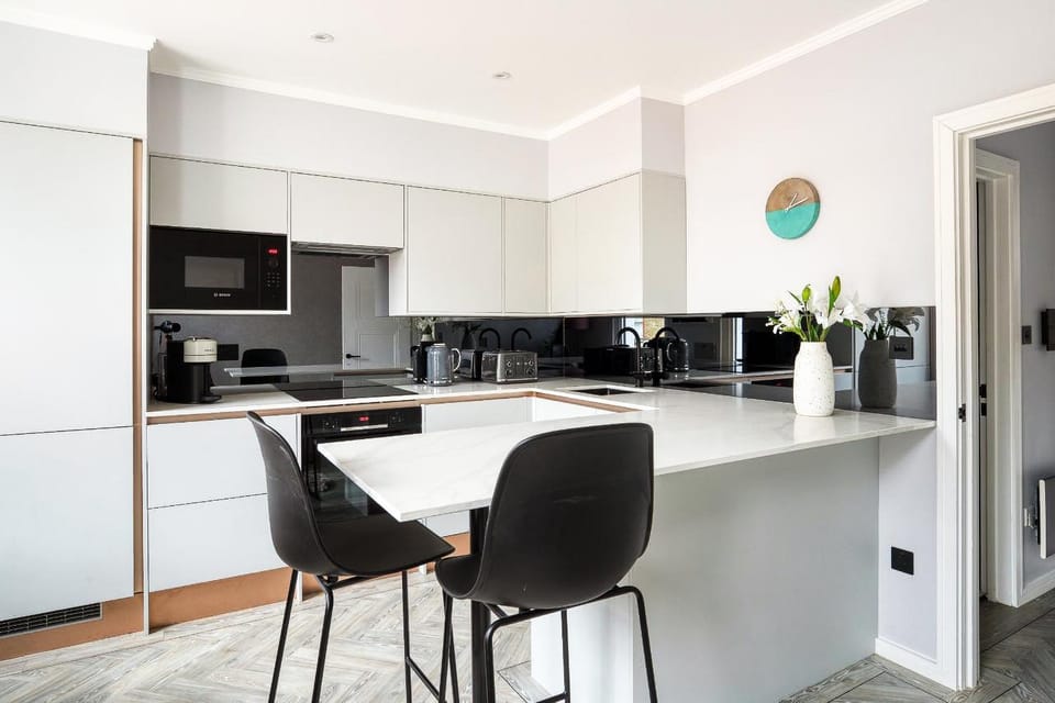 Kitchen or kitchenette, Dining area, dishwasher, microwave, oven, stove, stove, toaster, kitchen, kitchen