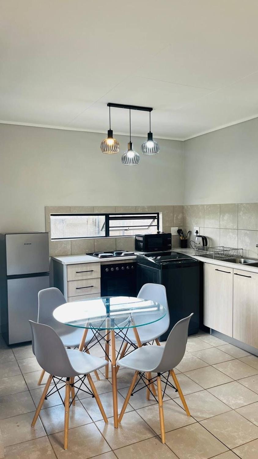 Dining area, kitchen