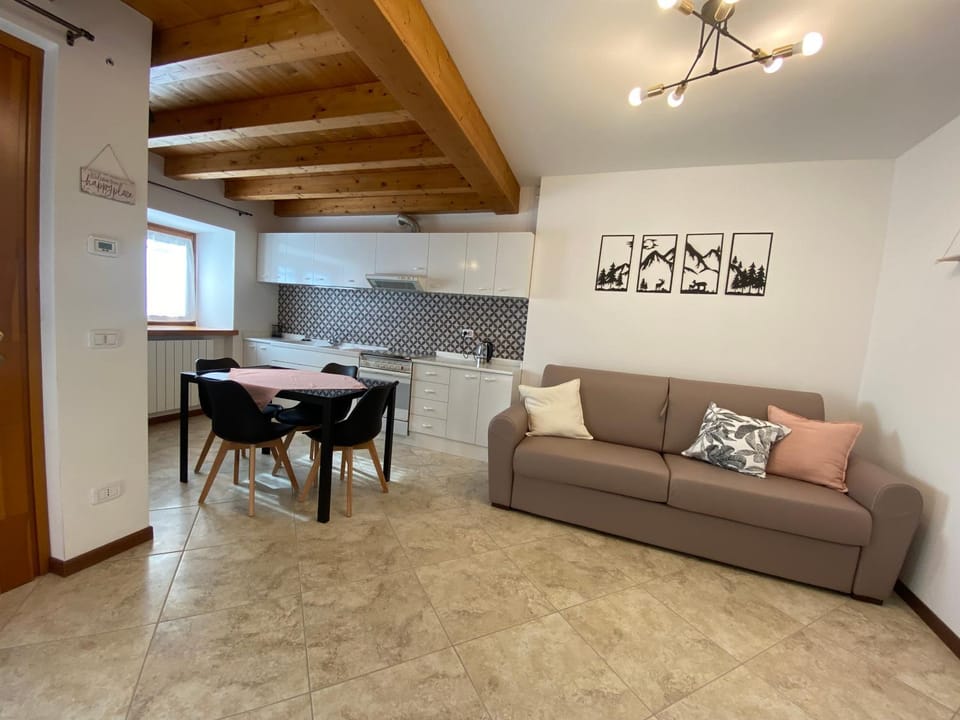 Kitchen or kitchenette, Living room