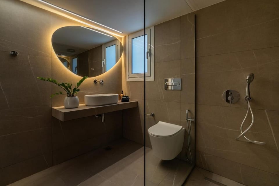 Elegant Suite a Stylish 3BR in Glyfada Center Apartment in South Athens