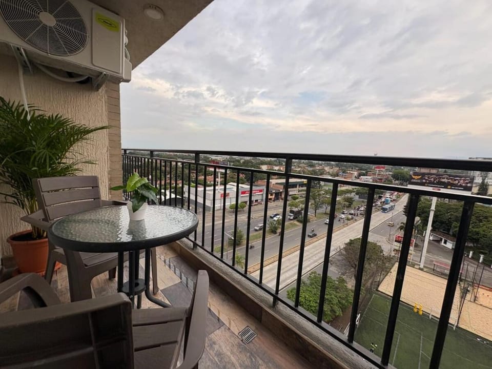 Restaurant/places to eat, View (from property/room), Balcony/Terrace, City view, Mountain view, Street view
